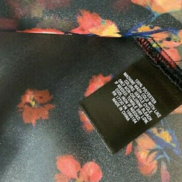 *Women’s New V Neck Semi Sheer Tank Top Blouse Size Small A New Day - Picture 3 of 4